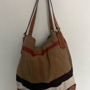 BURBERRY BUCKET SHOULDER BAG